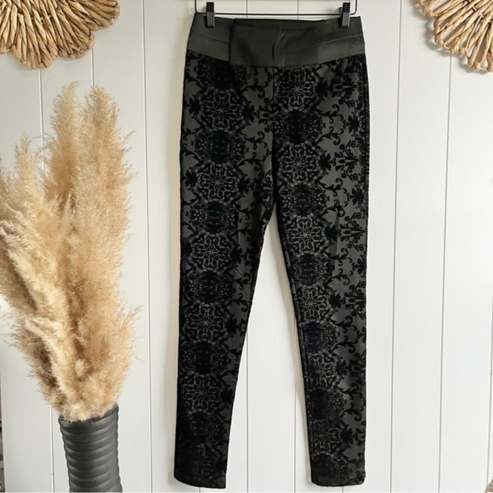 NWOT Simply Vera Wang burnt velvet leggings Small